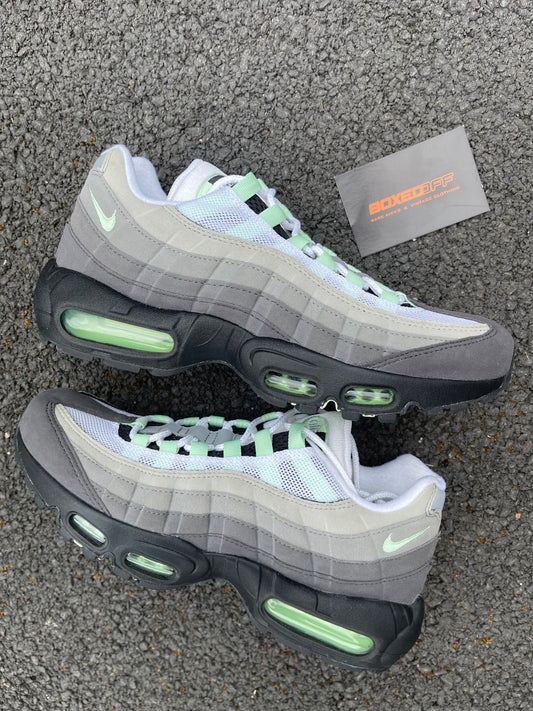 Nike Air Max 95 OG Fresh Mint - UK 7 | Pre Loved Collection