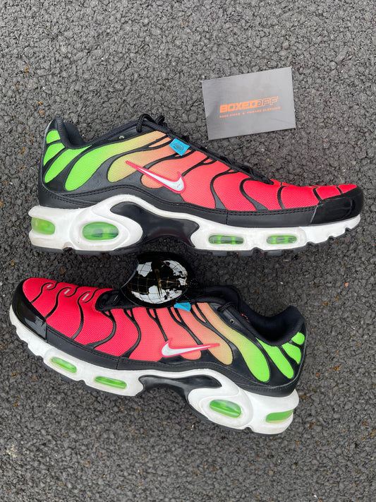 Nike Air Max Plus TN Worldwide Pack Crimson Green - UK 9 | Pre Loved Collection